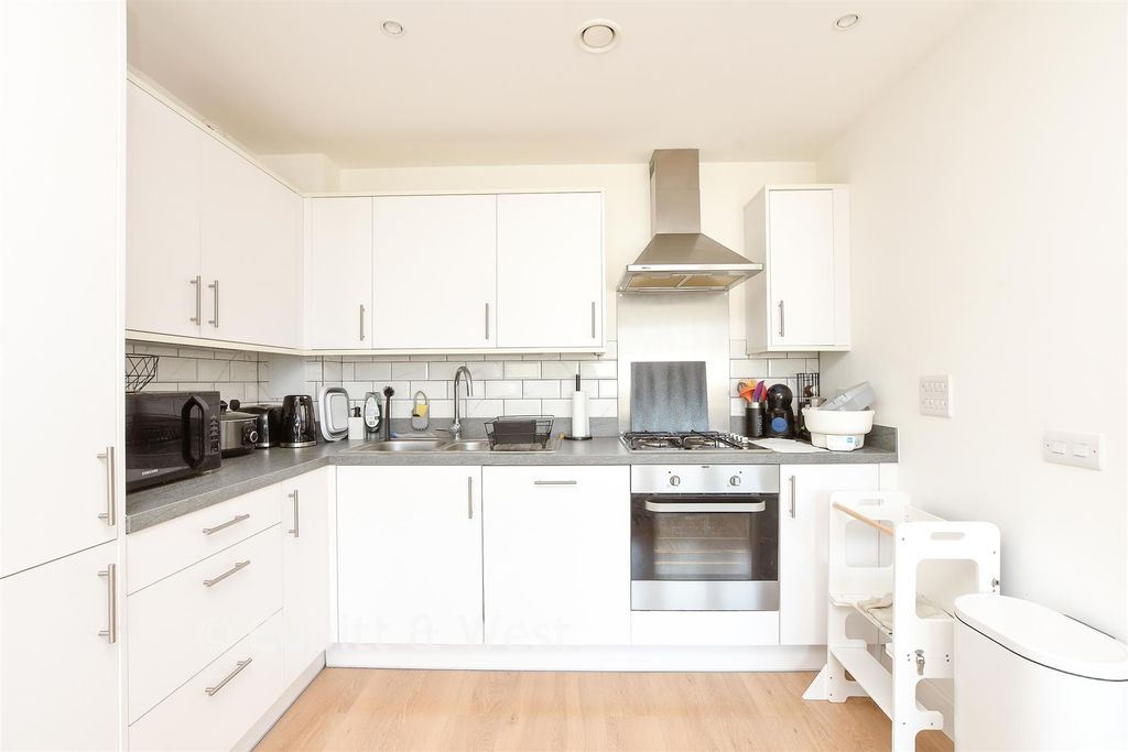 Property photo 3 of 13 Kitchen