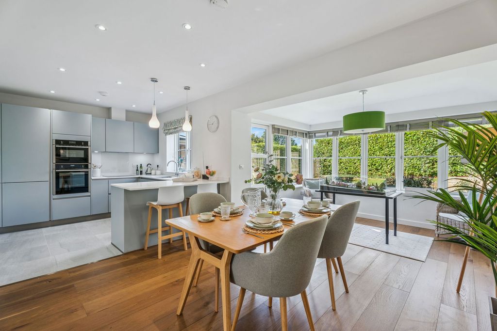 Property photo 2 of 23