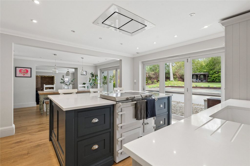 Property photo 2 of 25 Kitchen