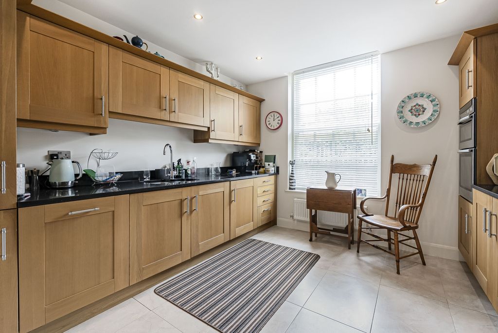 Property photo 3 of 17 Kitchen