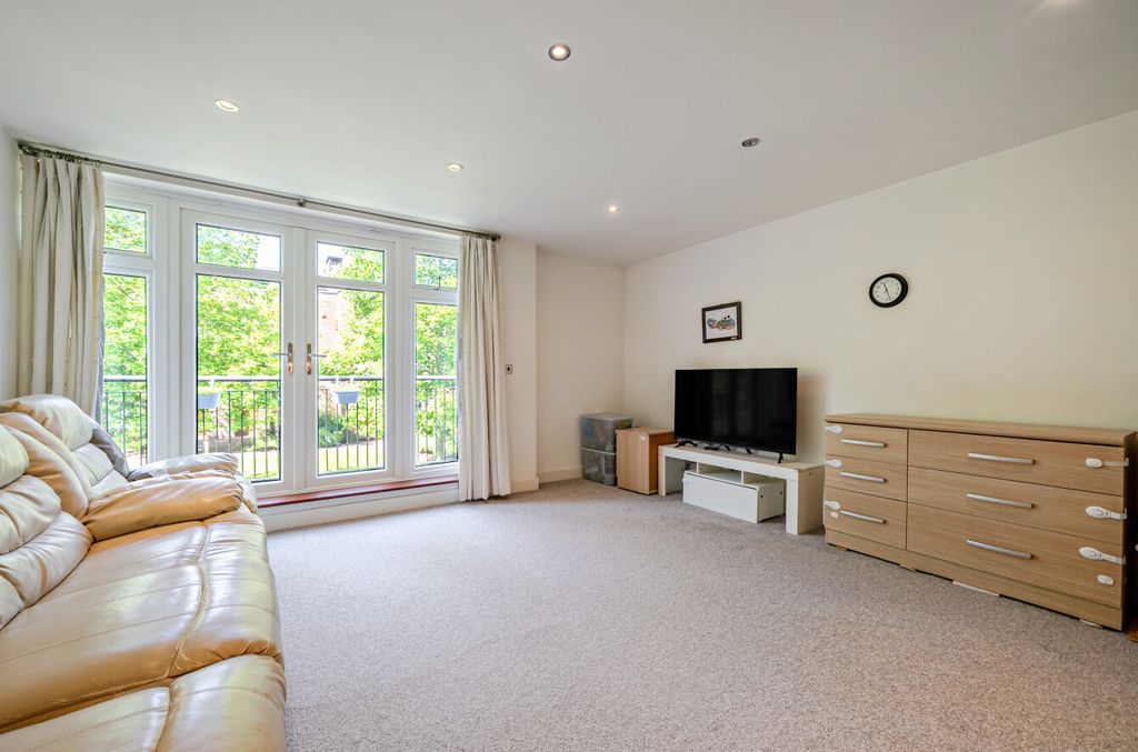 Property photo 3 of 8 1465266-12-6A1037...