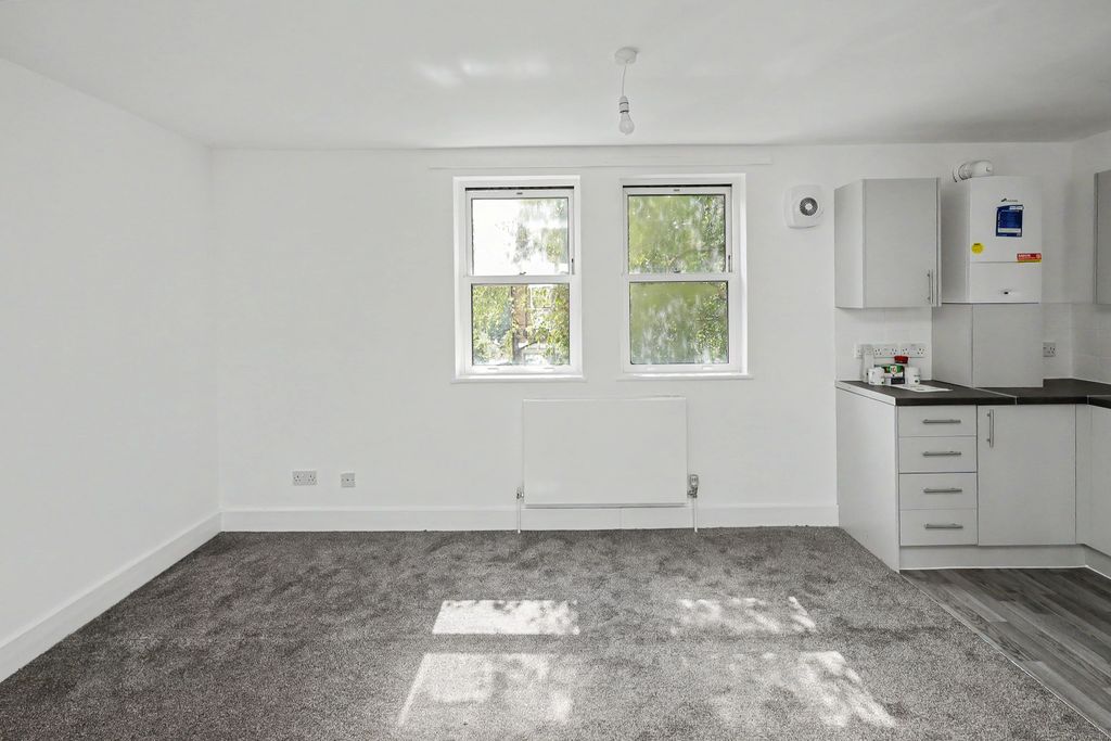 Property photo 3 of 9 Flat 11,  22-24 Great Western Road, Westbourne Park, London W9 3Nn