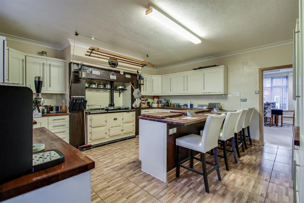 Property photo 2 of 19 Kitchen