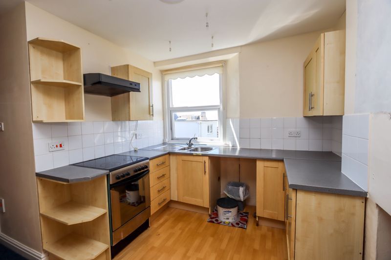 Property photo 3 of 7 Kitchen