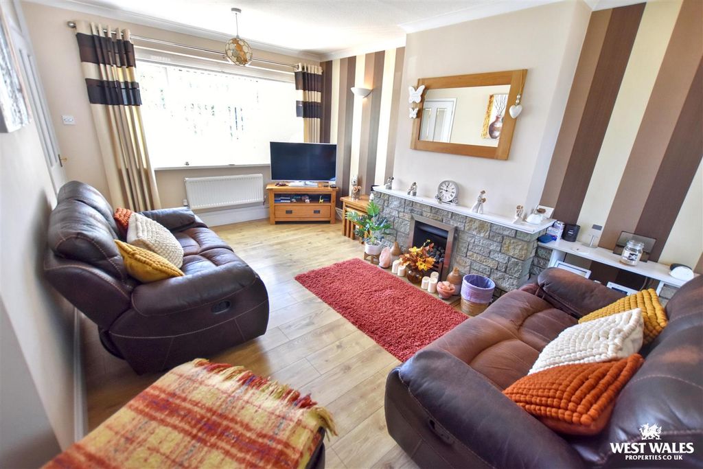 Property photo 2 of 19 13 (22).Jpg