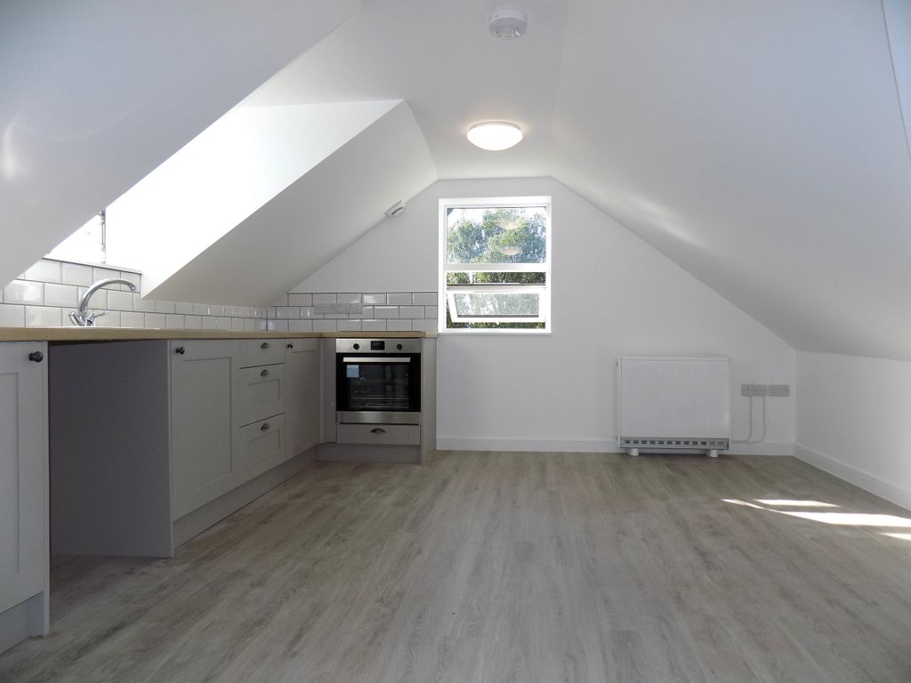 Property photo 2 of 11 Kitchen-Lounge