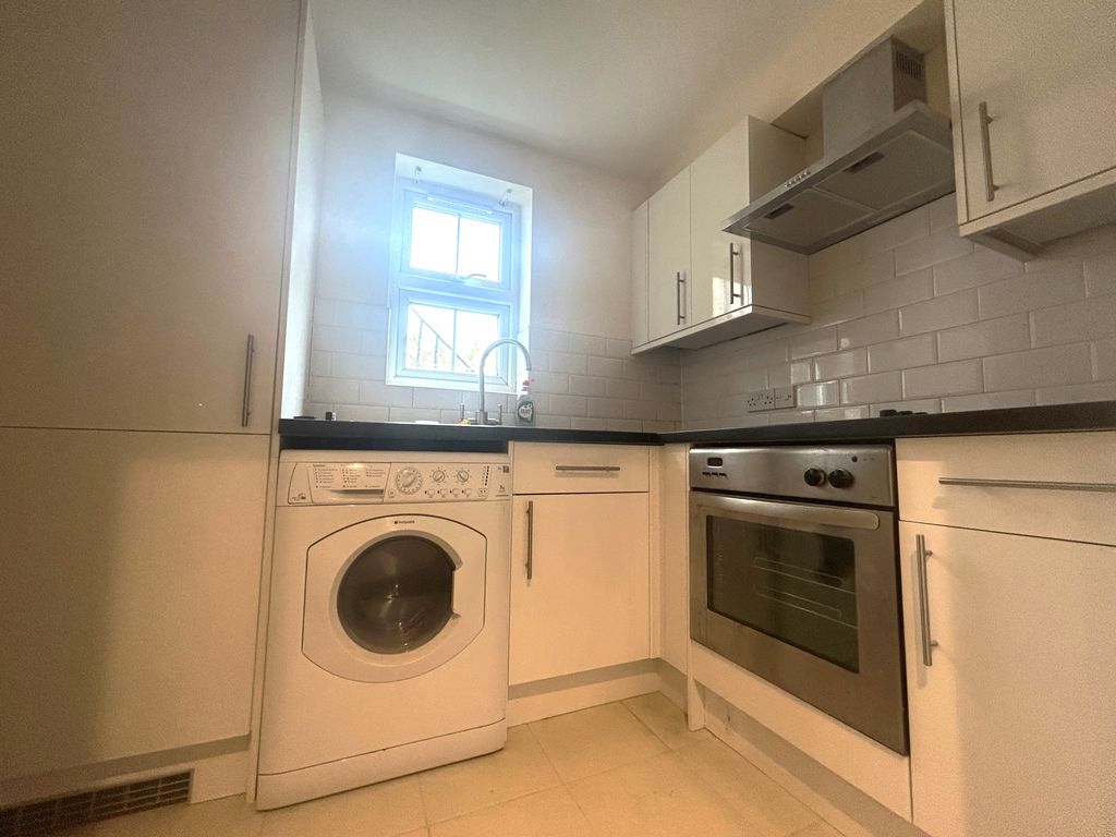 Property photo 3 of 6 Kitchen