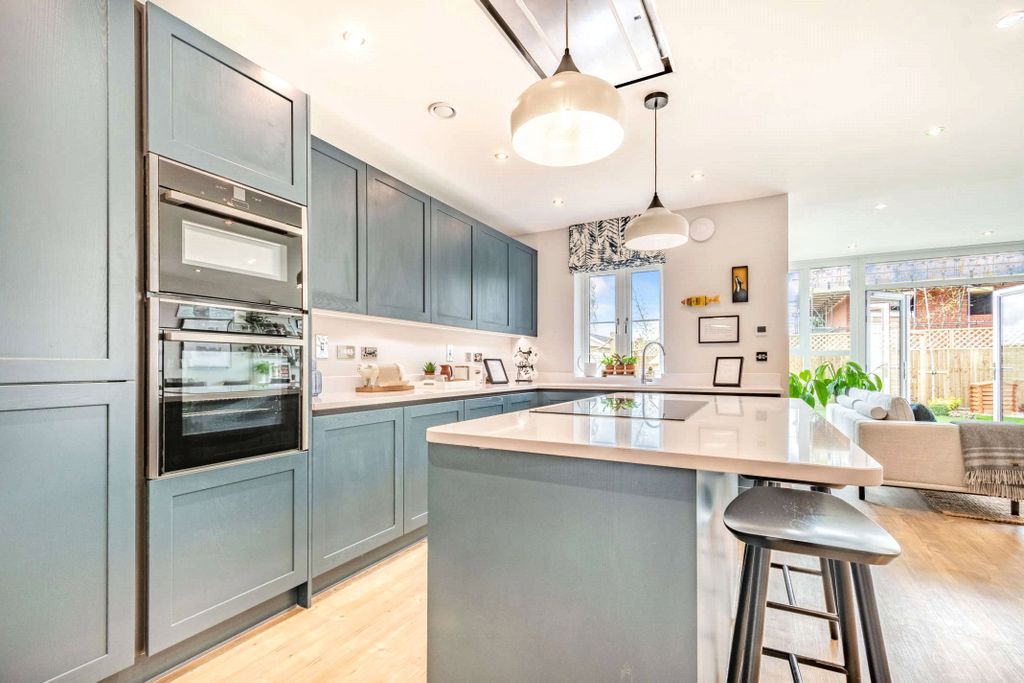 Property photo 1 of 7 Kitchen