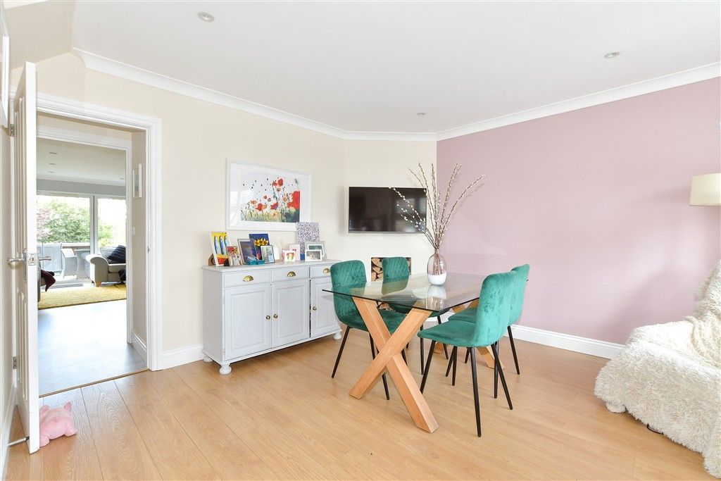 Property photo 3 of 9 Lounge,