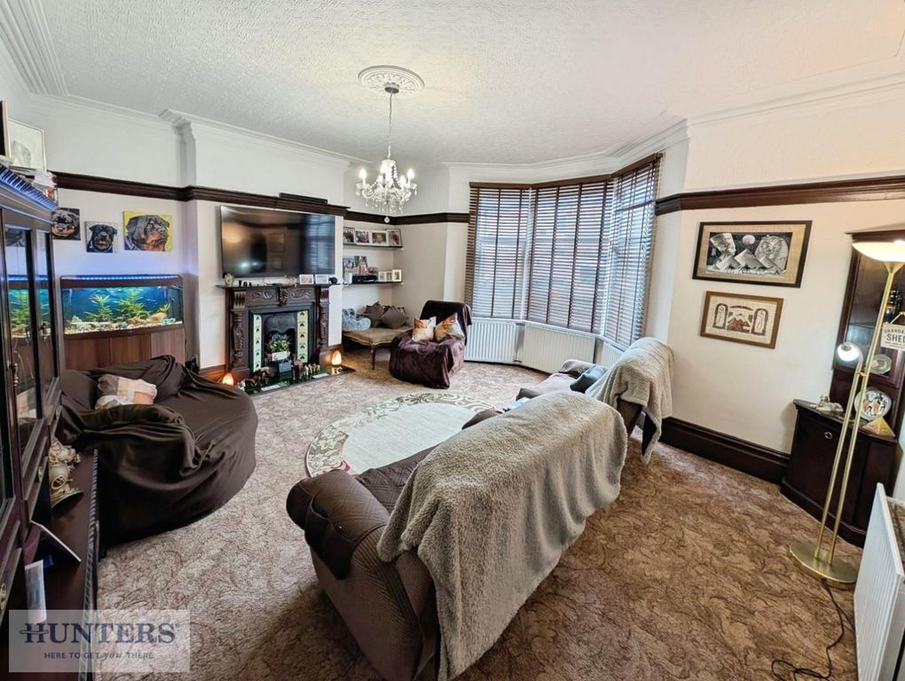 Property photo 3 of 20 Lounge