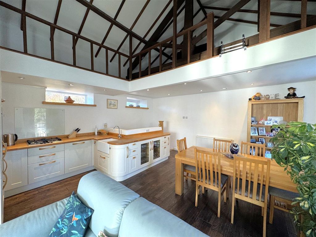 Property photo 3 of 19 3.Jpeg