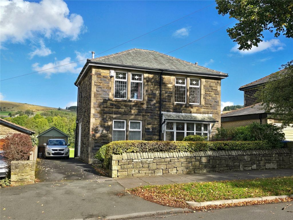 Property photo 1 of 22 Detached Family Home