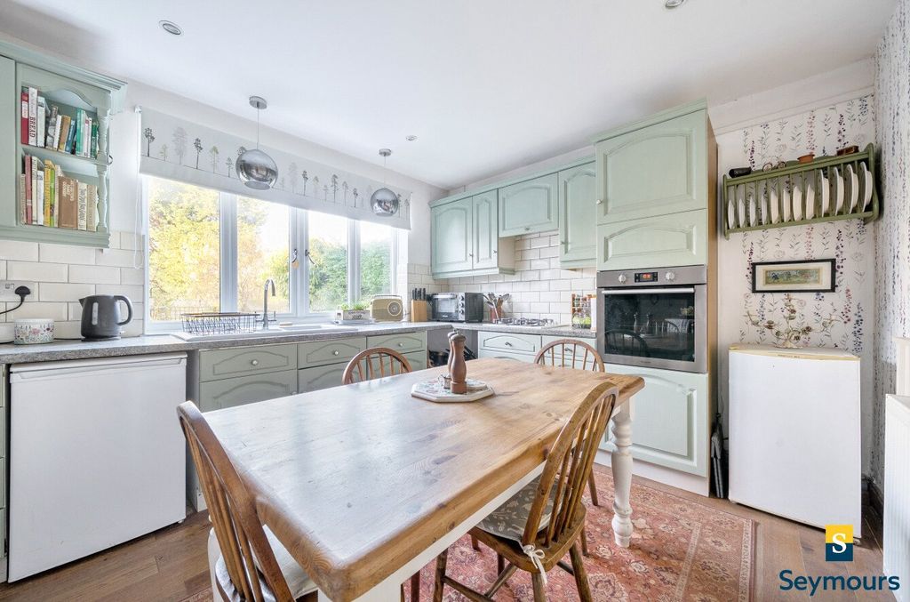 Property photo 3 of 23 Picture No. 11