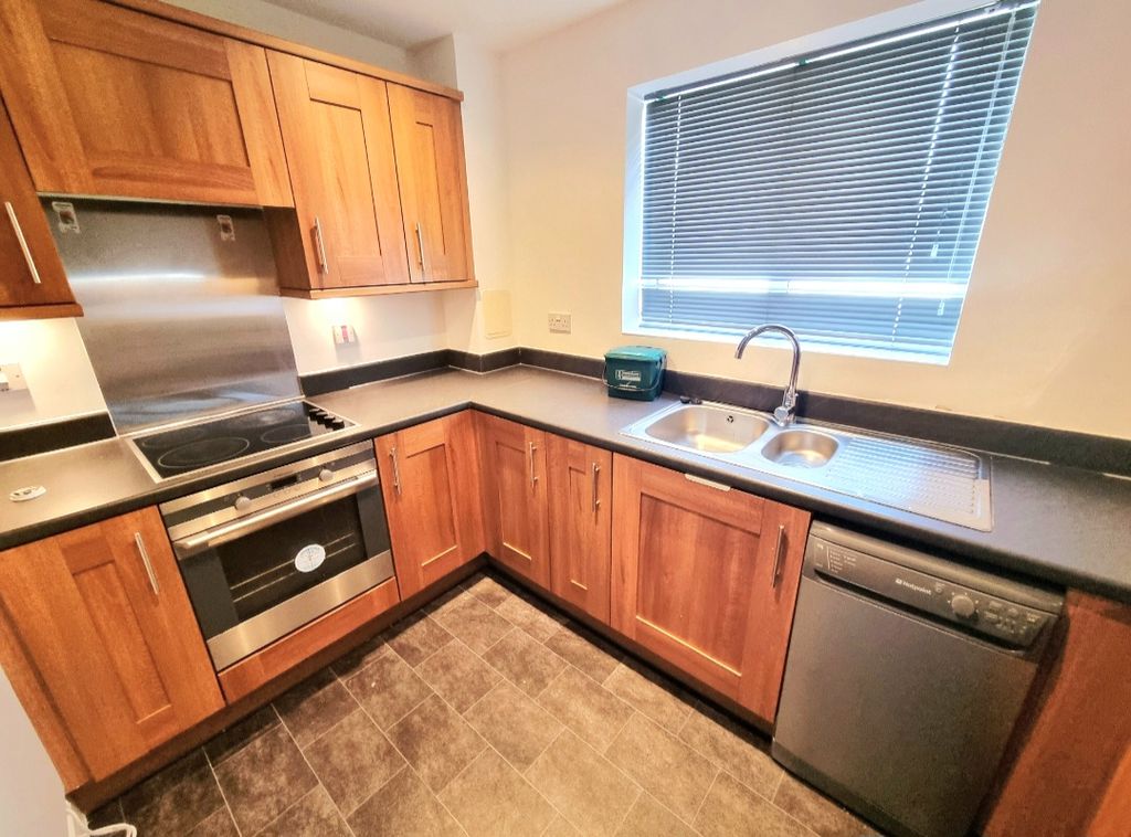 Property photo 3 of 10 Kitchen