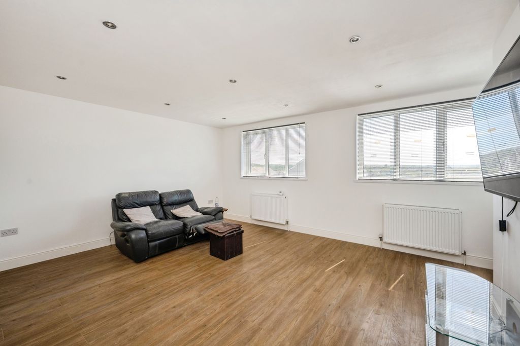 Property photo 3 of 20 Pbox-Img.Jpg