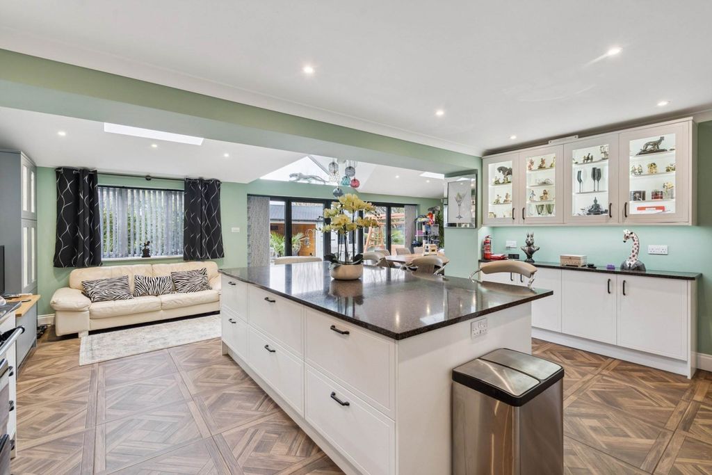 Property photo 1 of 37