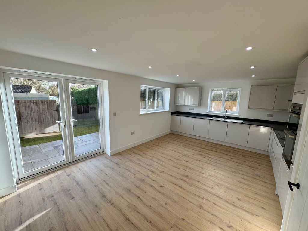 Property photo 2 of 13 Image