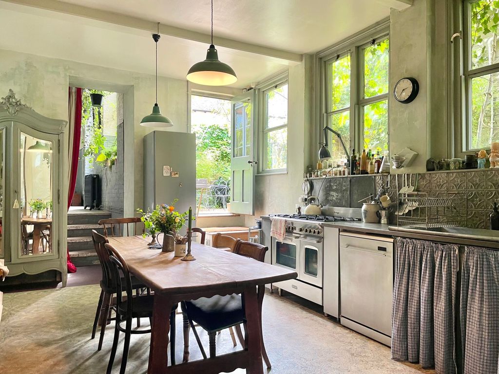 Property photo 1 of 31 Kitchen/Dining Room (4)