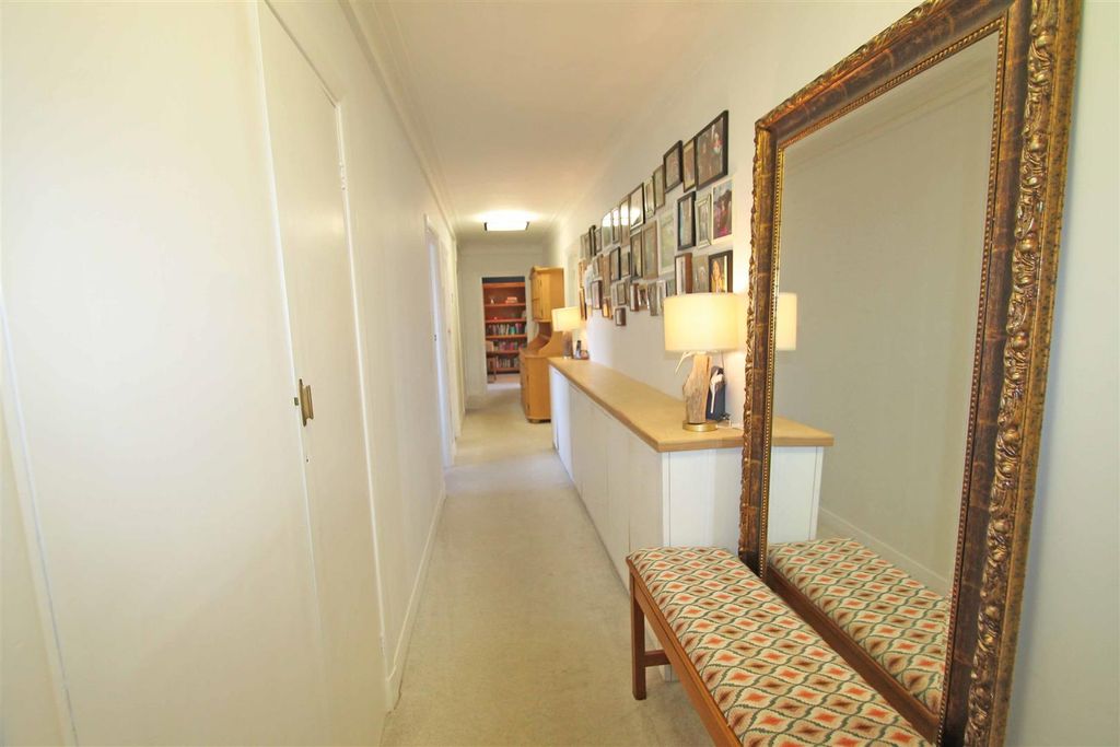Property photo 2 of 20 Entrance Hallway