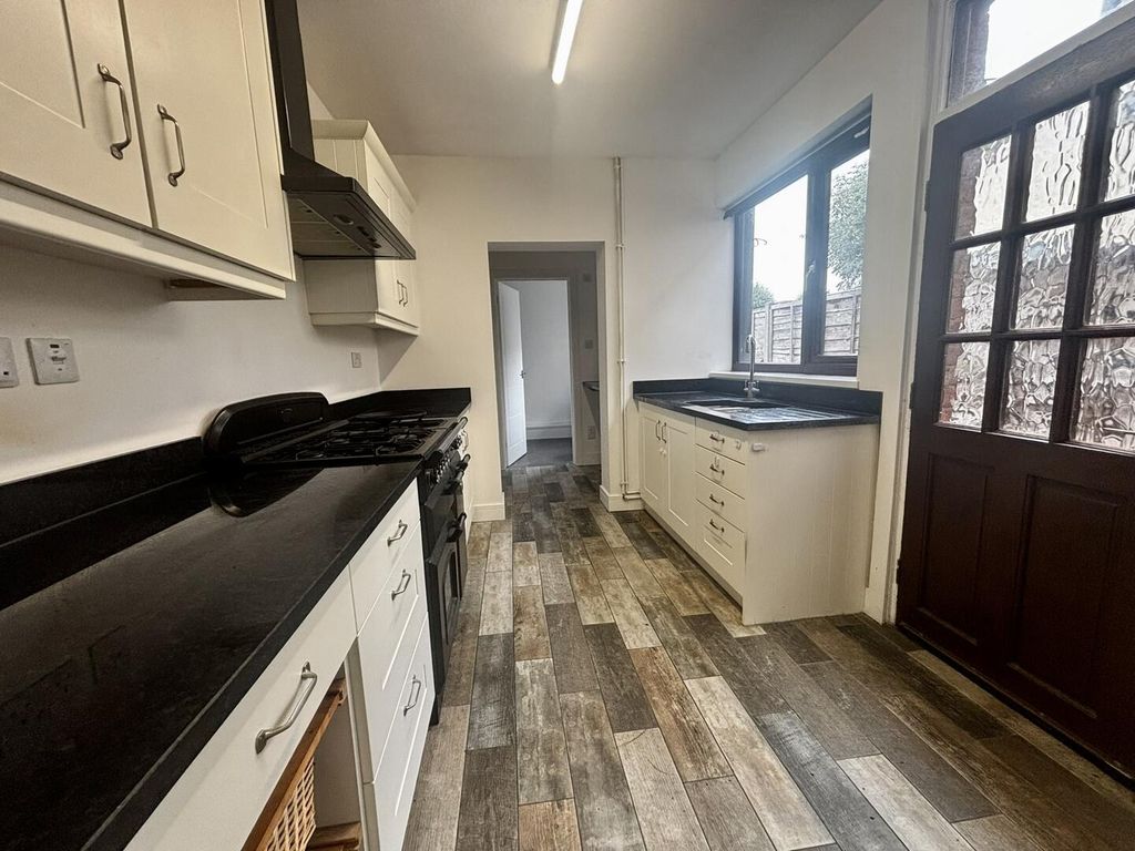 Property photo 3 of 18 Kitchen