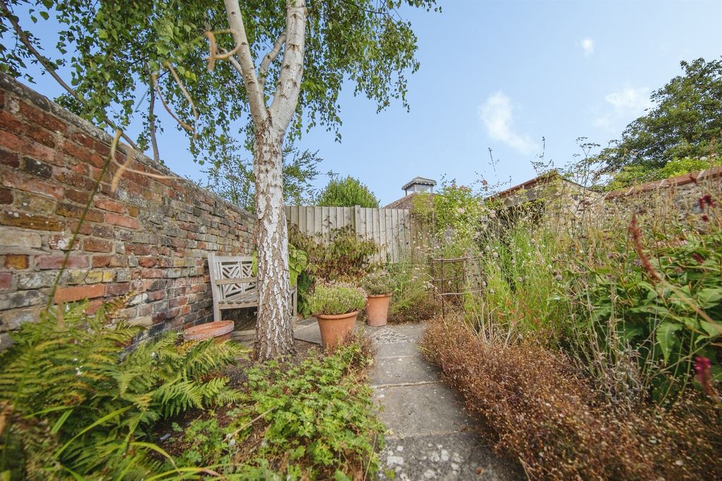 Property photo 3 of 19