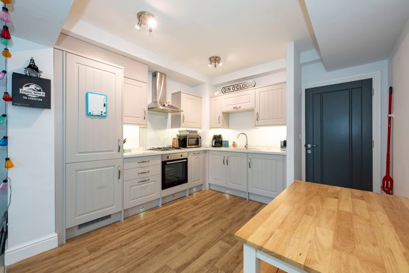 Property photo 2 of 9 Photo 6