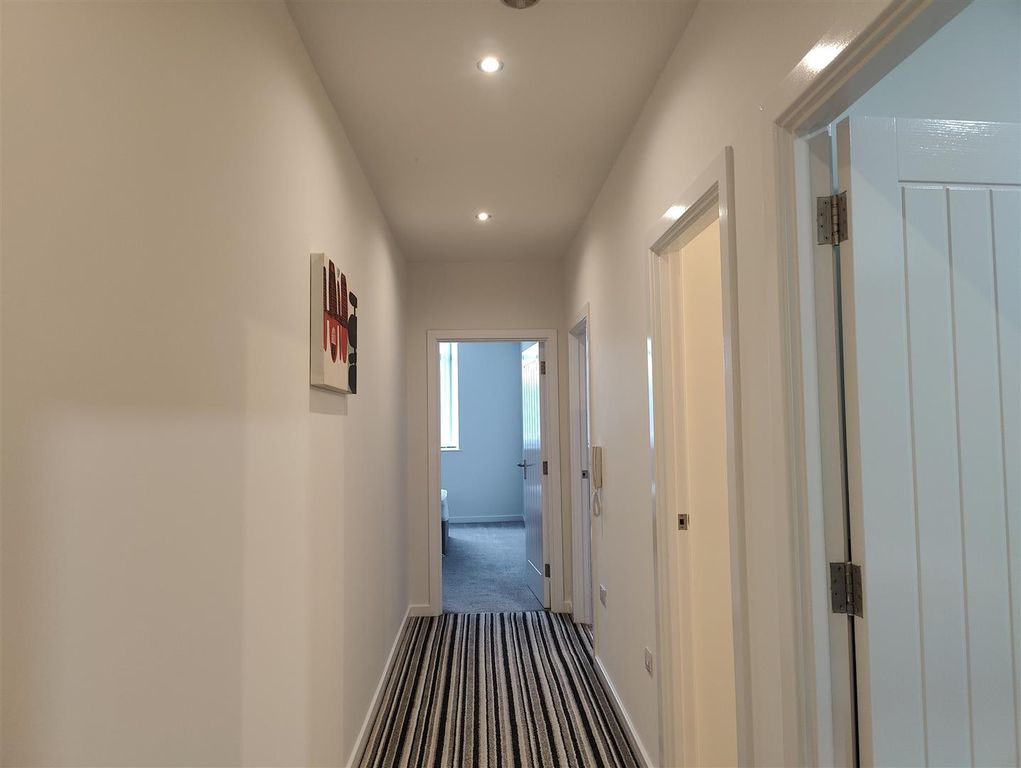 Property photo 1 of 9 Entrance