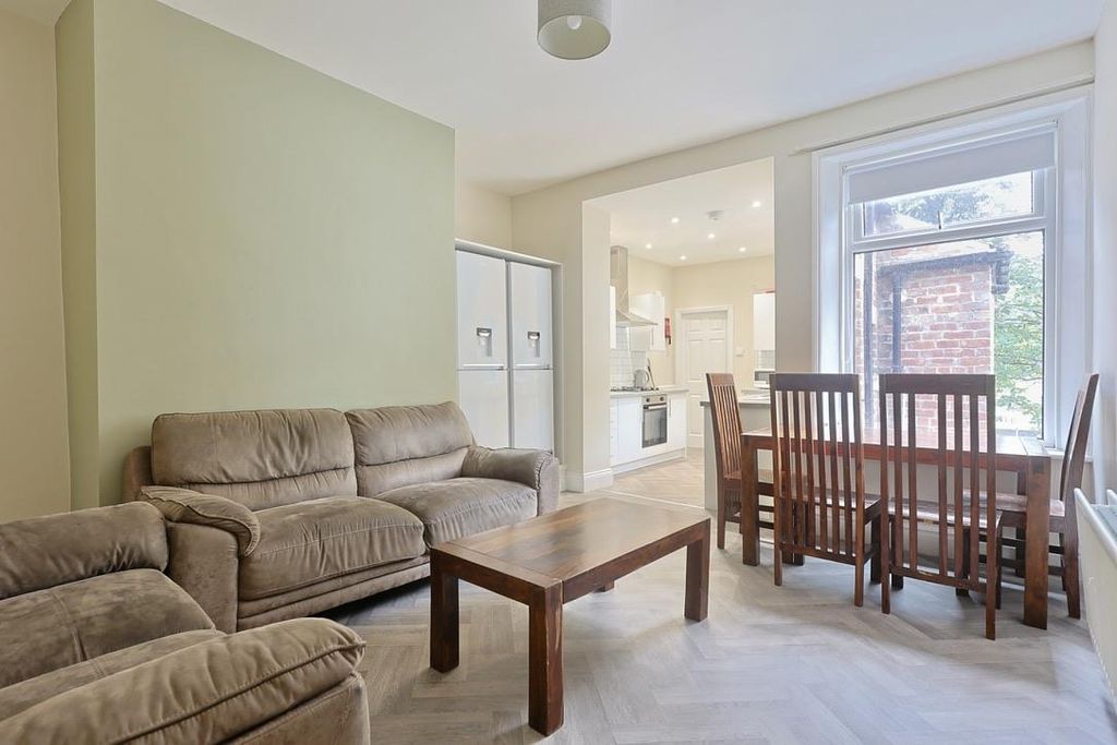 Property photo 1 of 14 60F525B7-17D2-41C4-8743-06E6939Bf885_1_105_c.Jpeg