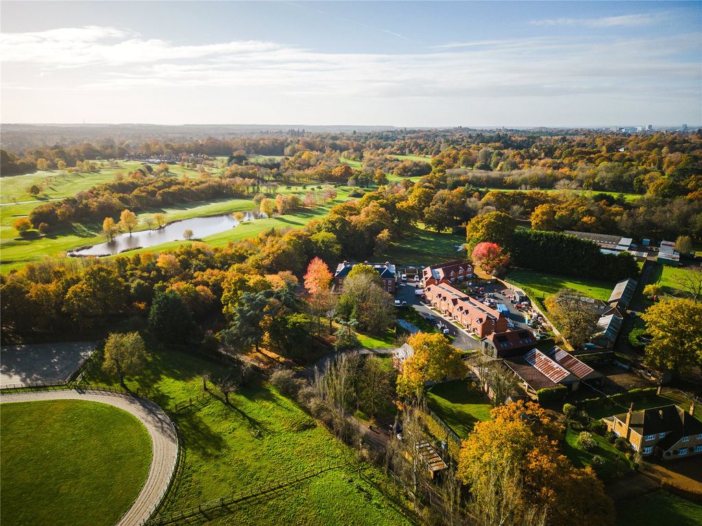 Property photo 3 of 17 Winkfield Manor