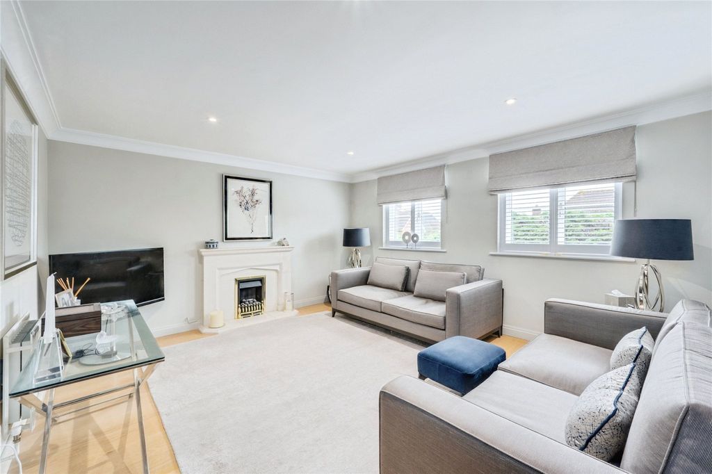 Property photo 3 of 15 Sitting Room