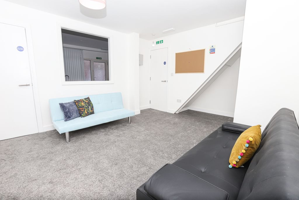 Property photo 3 of 27