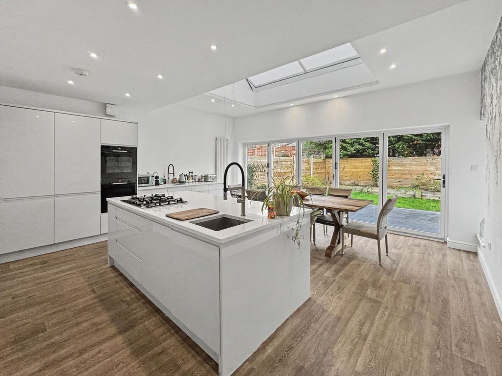 Property photo 2 of 31