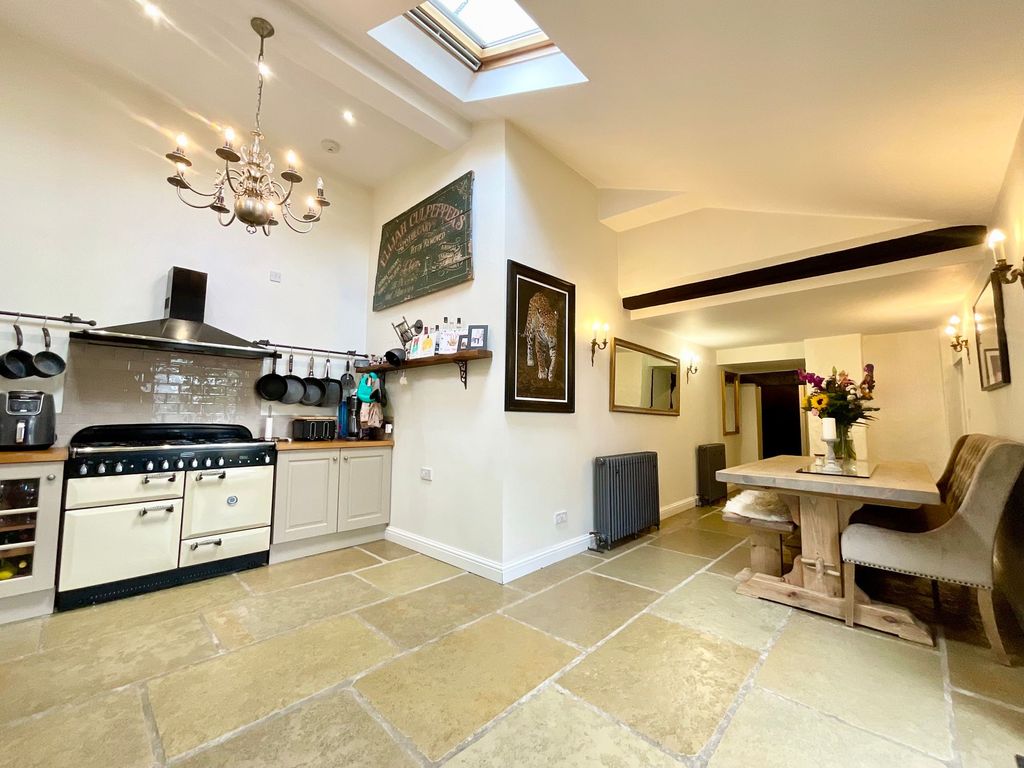 Property photo 2 of 32