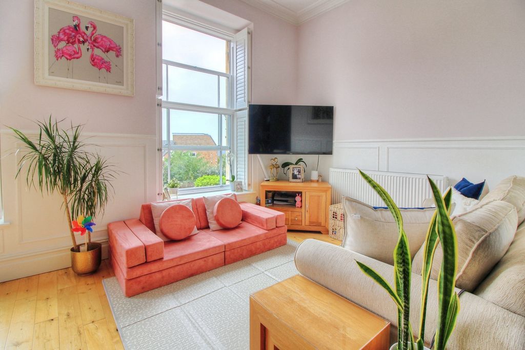 Property photo 2 of 19