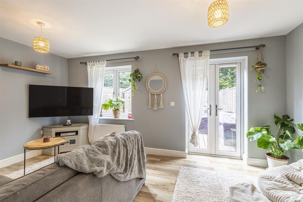 Property photo 3 of 25 Lounge