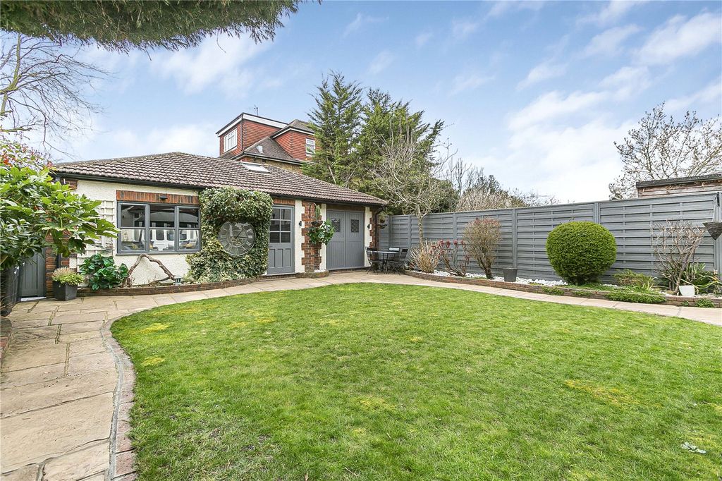 Additional image 27 of 6 bed detached house for salePark Avenue, Enfield EN1