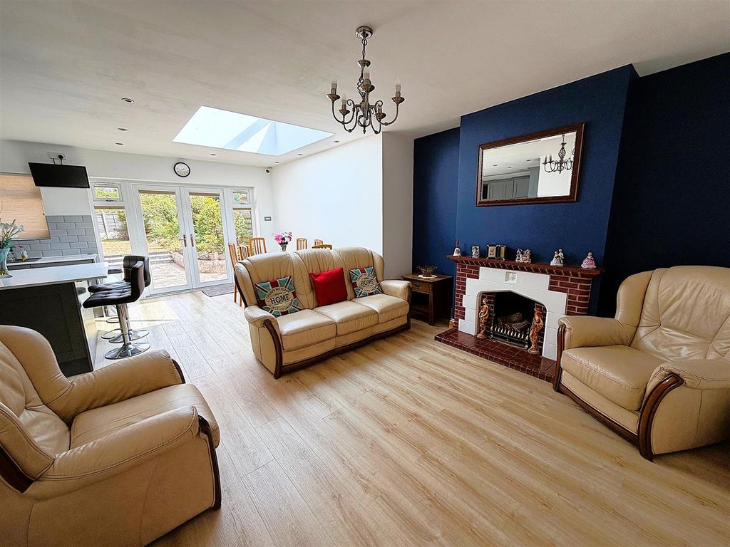 Property photo 3 of 12 4.Jpg