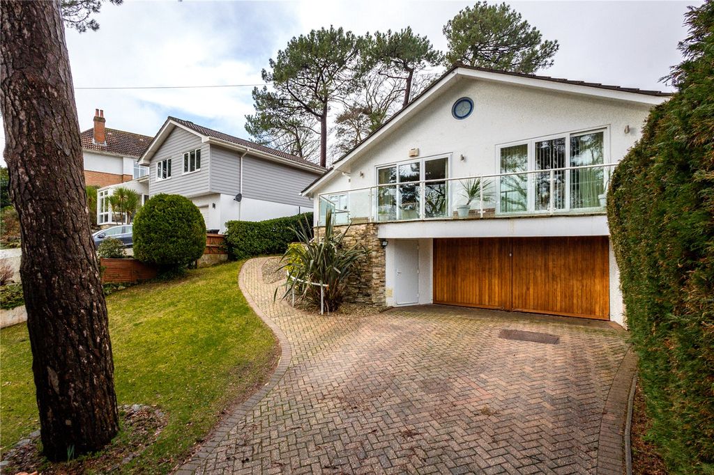 Property photo 2 of 31 Driveway &amp; Garage