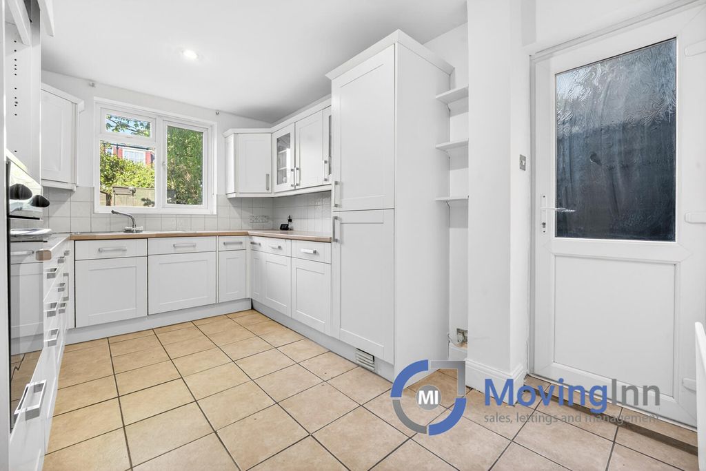 Property photo 3 of 22 Kitchen