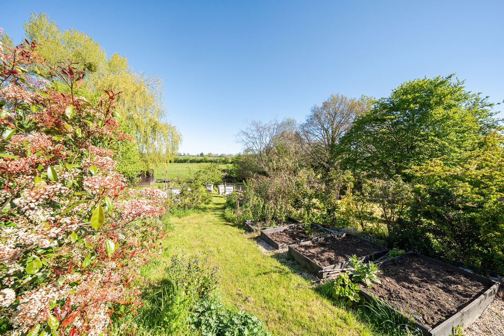 Property photo 2 of 31