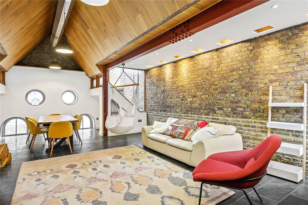 Property photo 1 of 22 Reception Room