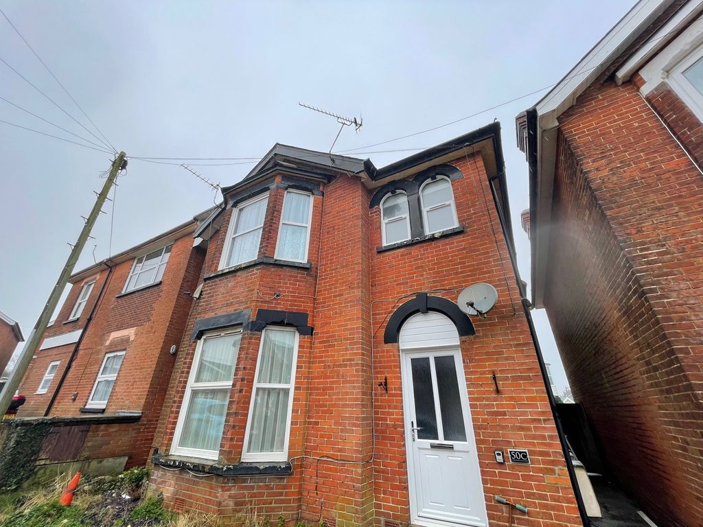 Additional image 7 of 2 bed flat to rentCoronation Road, Cowes PO31