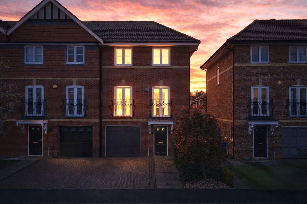 Property photo 1 of 18 Spacious Four Bedroom Property