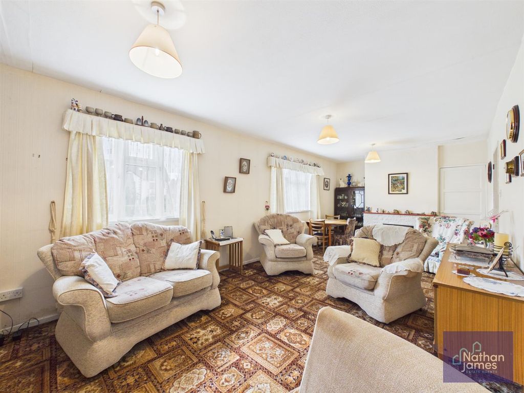 Property photo 3 of 17 Living Room