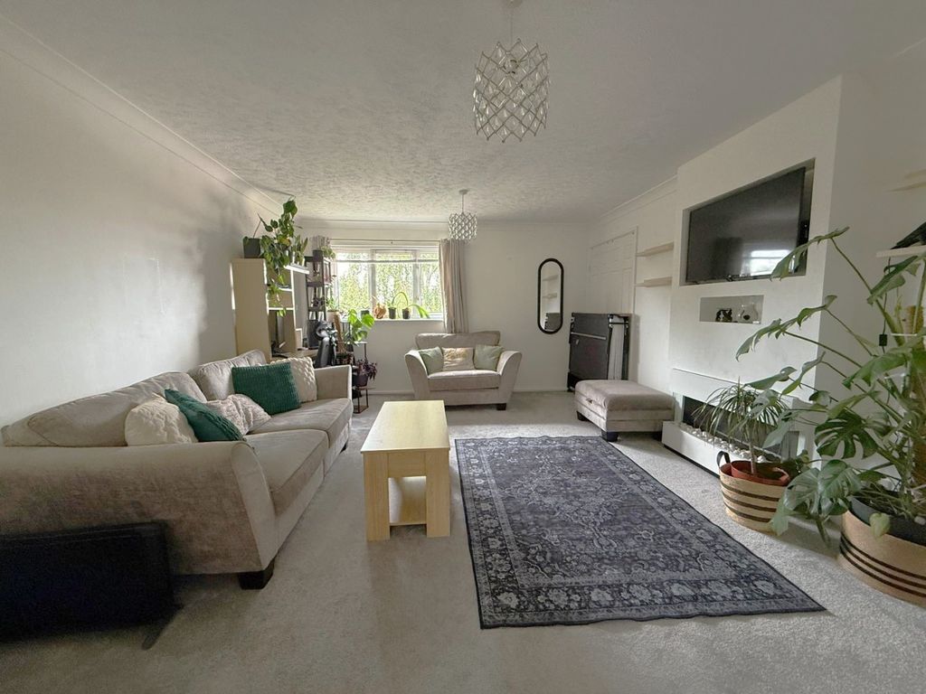 Property photo 2 of 8 4022644