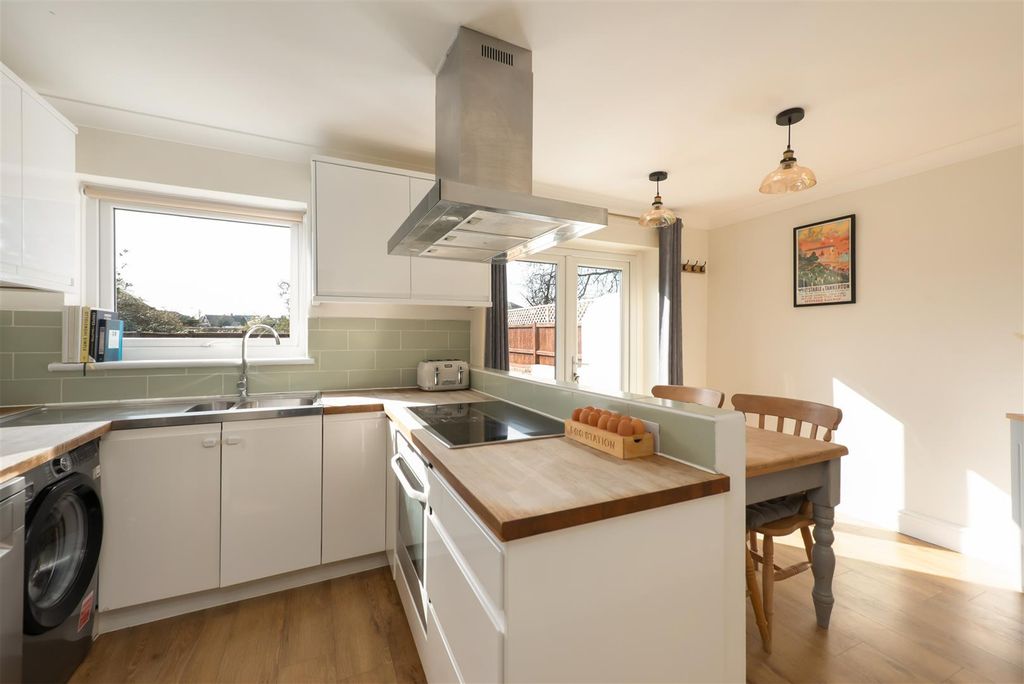 Property photo 2 of 14 Millstrood Road, Whitstable