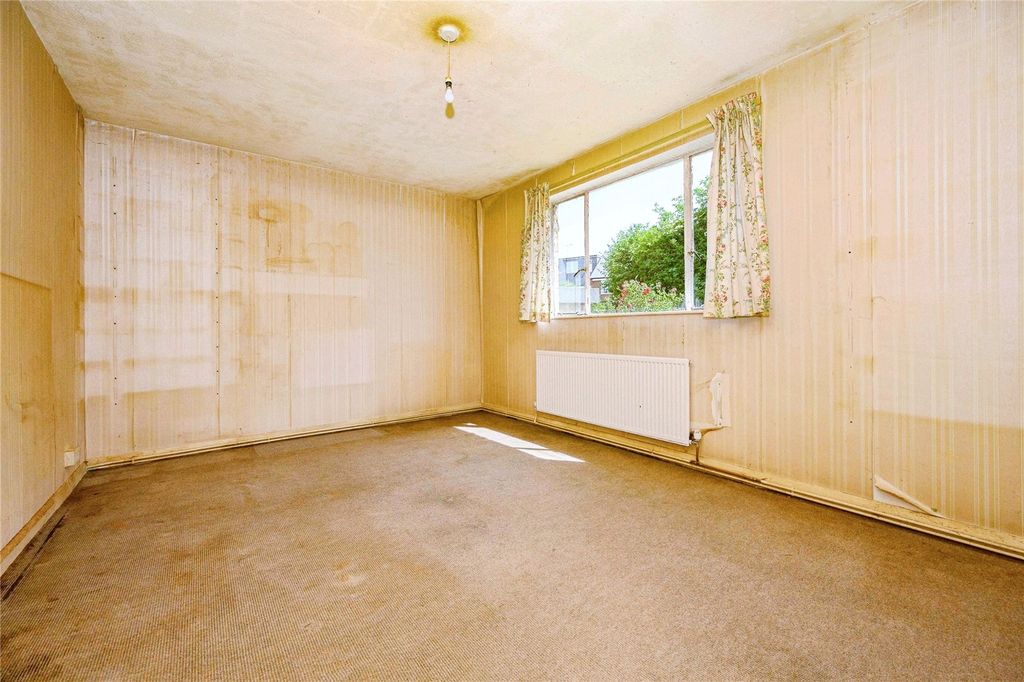 Property photo 3 of 13 Lounge