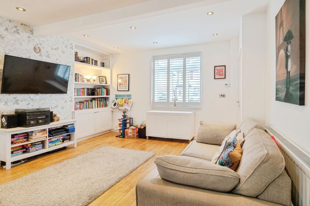 Property photo 3 of 22 Pbox-Img.Jpg