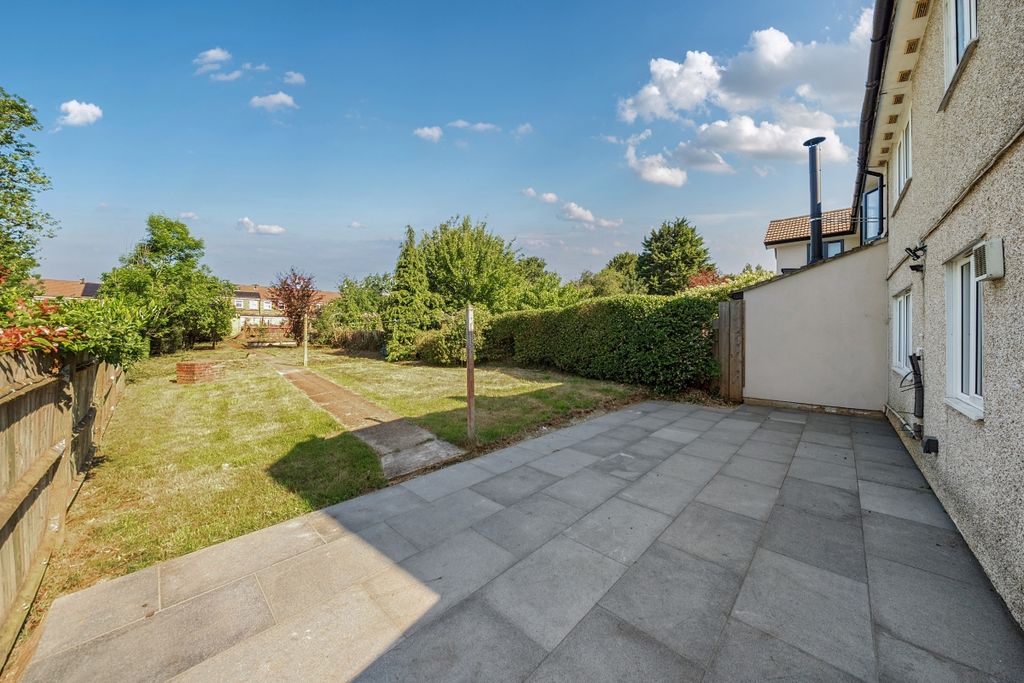 Property photo 3 of 10 4