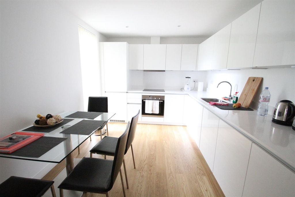 Property photo 3 of 9 Kitchen